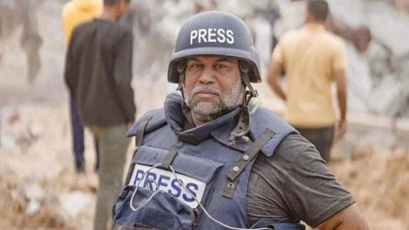 El periodista palestino que siguió trabajando tras el asesinato de su familia en Gaza: "Para mí esto es una misión humana"