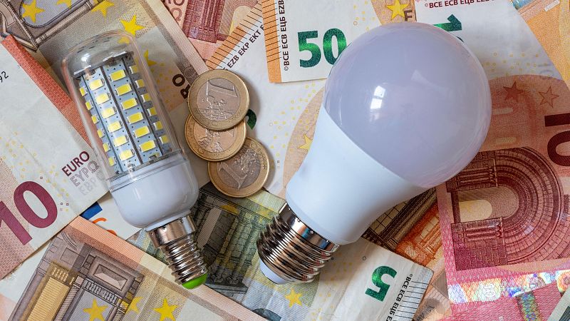 Los precios negativos de la luz baten un nuevo récord y llegan a los -0,05 euros/MWh este miércoles