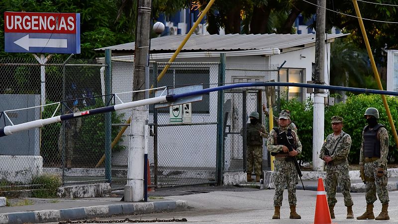 El exvicepresidente ecuatoriano Jorge Glas sale del hospital y vuelve a la cárcel en la que se encontraba preso