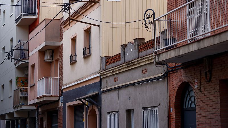 Un home mata presumptament a la seva parella i els dos fills de manera violenta i, desprs, se sucida al Prat de Llobregat