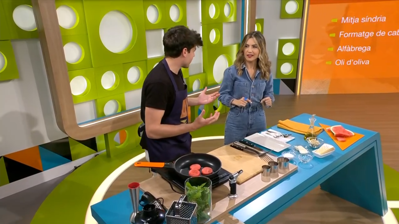 Timbal de síndria amb formatge de cabra i pesto ideal per aquest estiu!