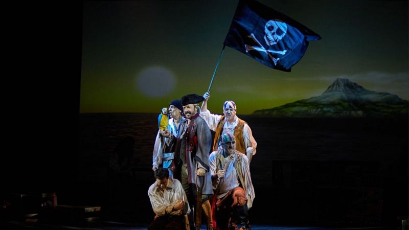 Los piratas de 'La isla del tesoro' cantan a la libertad en el Teatro Sanpol