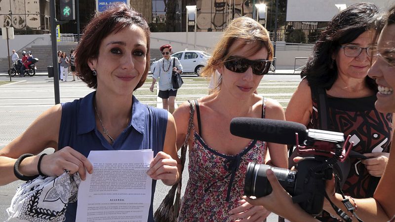 La Fiscalía retira la petición de prisión para Juana Rivas tras la entrega de los menores
