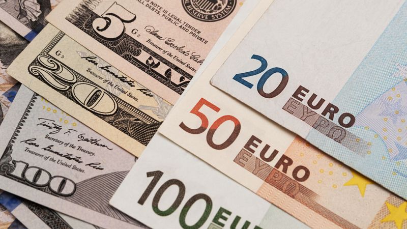 El euro supera la barrera de los 1,20 dólares ante el silencio de Draghi sobre una moneda demasiado fuerte