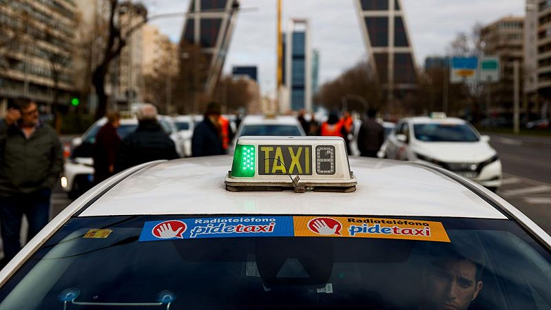 Taxis en zonas rurales, ¿en peligro de extinción?:  la fuerte competencia reduce su clientela