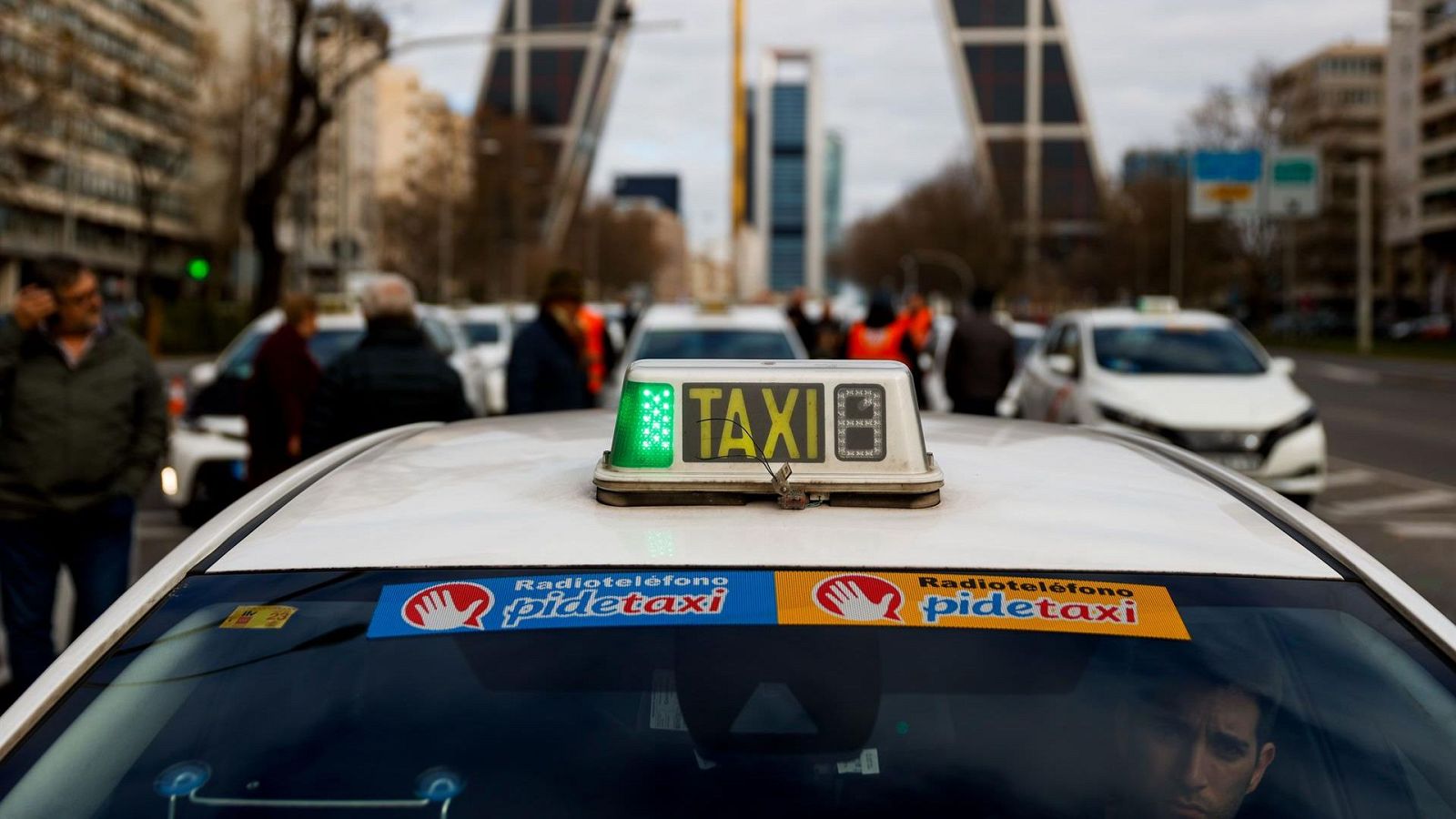 Los taxistas rurales de Madrid: en peligro de extinción | Ver