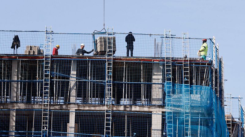 El Gobierno modificará la legislación para "agilizar" las licencias y fomentar la construcción de viviendas