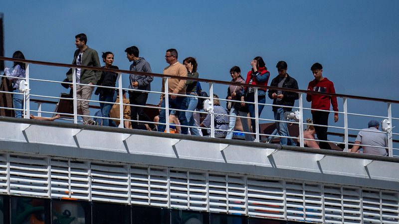 Los bolivianos que llegaron en barco a Barcelona, menos cuatro miembros de una familia, sern deportados este jueves