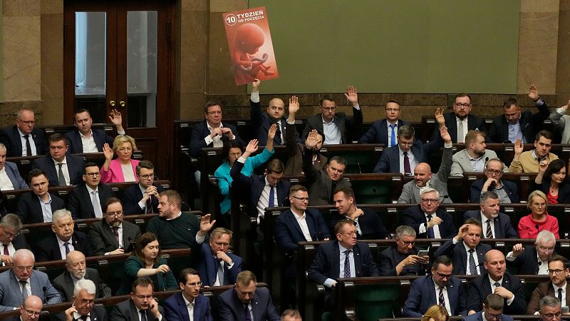 Polonia da un primer paso para legalizar el aborto aunque con incertidumbre sobre si lo logrará