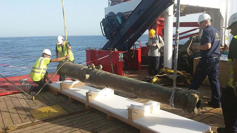 Recuperados dos cañones renacentistas en el pecio "Nuestra Señora de las Mercedes"