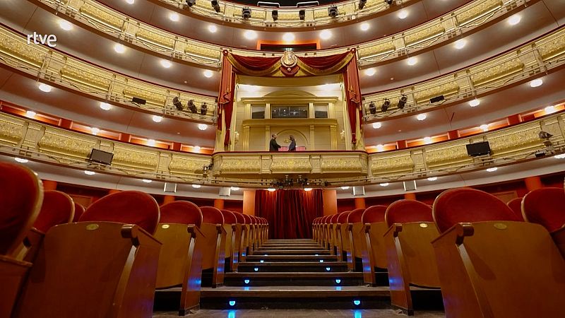 Qu se oculta tras el teln del Teatro Real de Madrid?