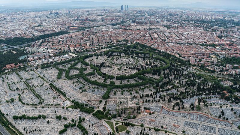 Víctimas del franquismo piden recuperar los nombres de casi 3.000 fusilados en un monumento en La Almudena