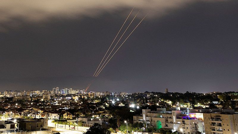 Irán cumple su amenaza y lanza un inédito ataque contra Israel con más de 200 drones y misiles