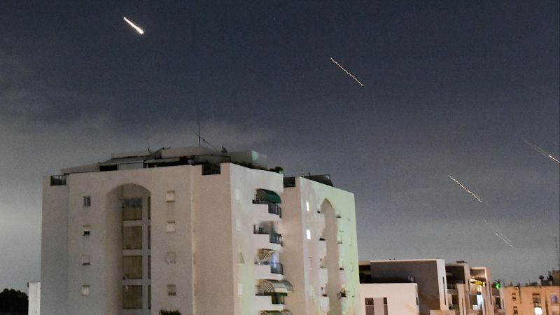 Israel afirma que ha neutralizado el ataque con drones y misiles balísticos de Irán y reabre su espacio aéreo