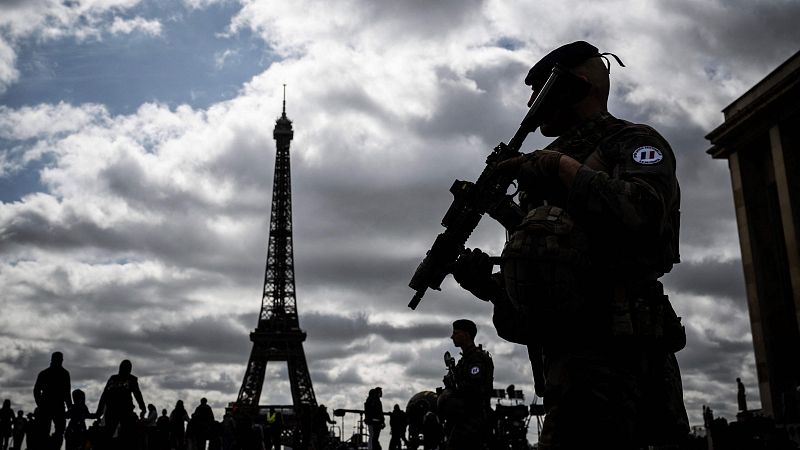 Macron desvela "planes B y C" para la inauguración de París 2024 en caso de amenaza terrorista: Saint Denis o Trocadero