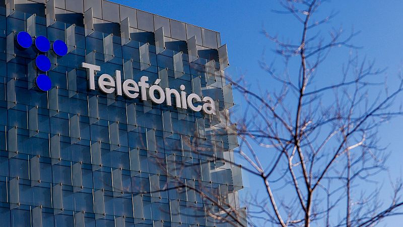 El Gobierno logra aumentar la participación en Telefónica hasta el 5% tras la irrupción de los saudíes en la empresa