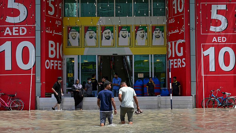 Un histórico temporal en Dubái deja las mayores lluvias de los últimos 75 años en el país