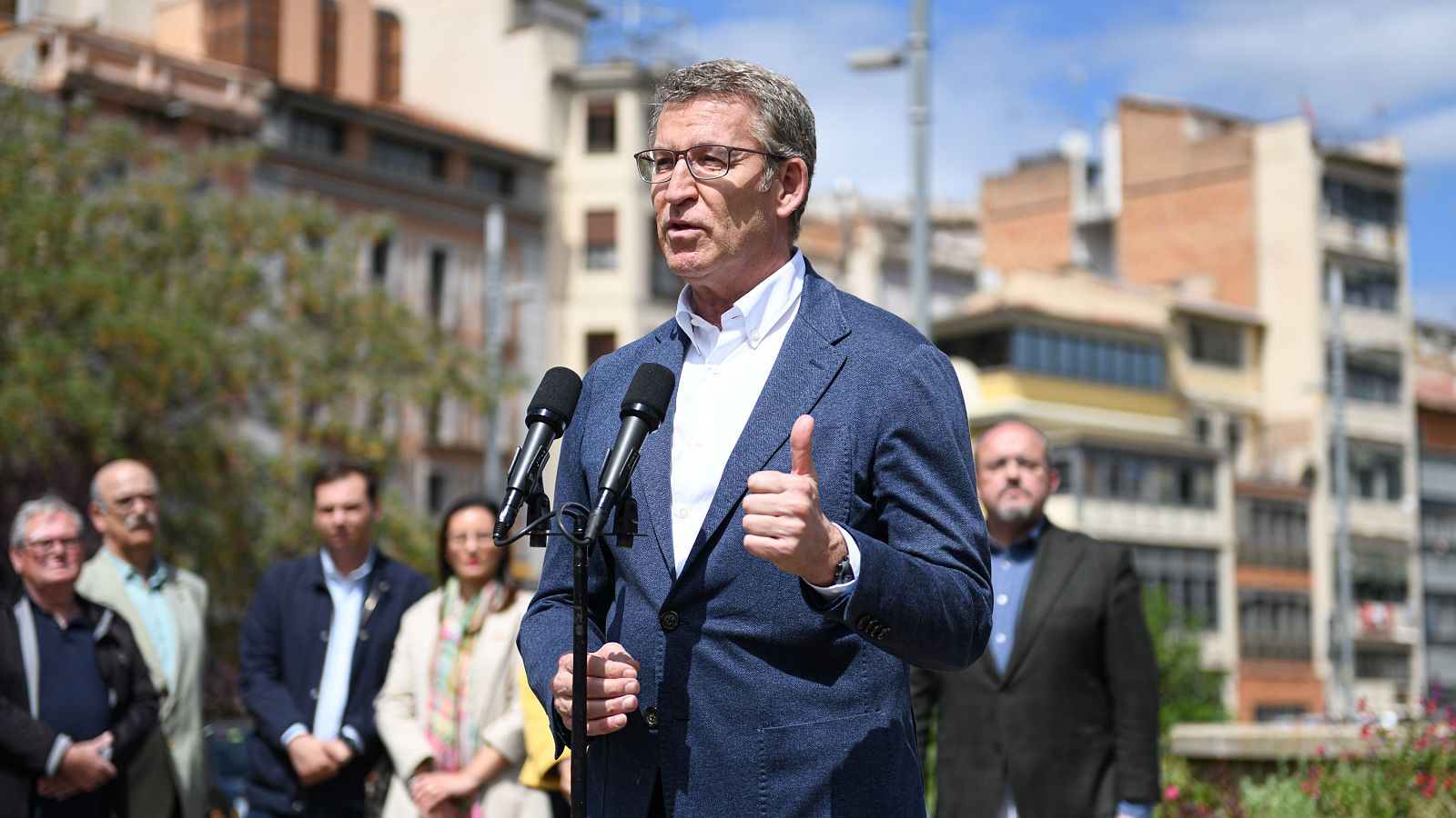 Feijóo reta al PSOE a comprometerse ante notario a no pactar con EH Bildu y el Gobierno le recuerda sus acuerdos con Vox | Ver