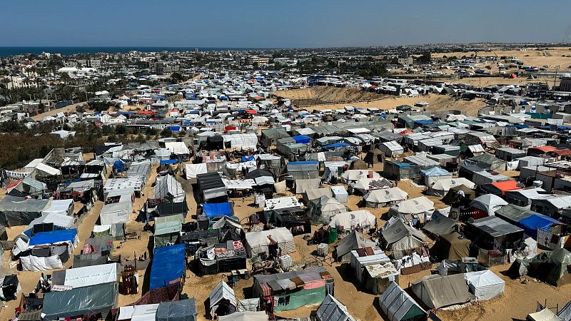 Tiendas de desplazados palestinos en Rfah