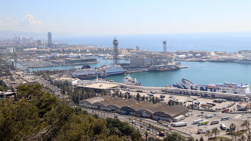 La Generalitat installar 12 dessaladores mbils i una flotant al Port de Barcelona