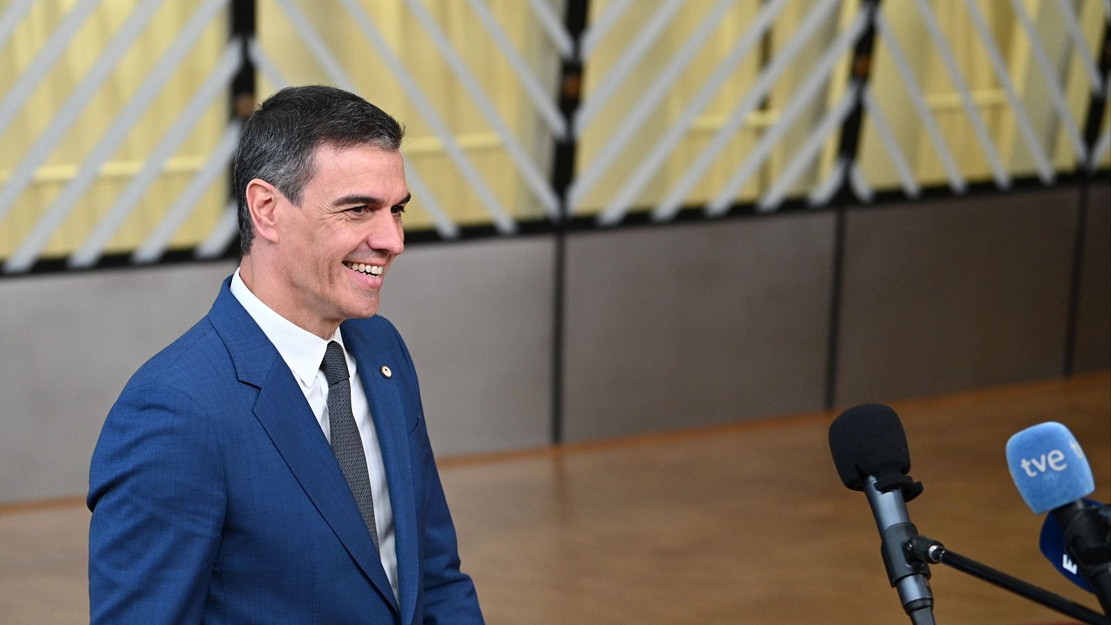 Sánchez responde a Bildu: "Hay que llamarlo por su nombre, ETA fue una banda terrorista" - La tarde en 24h | Ver