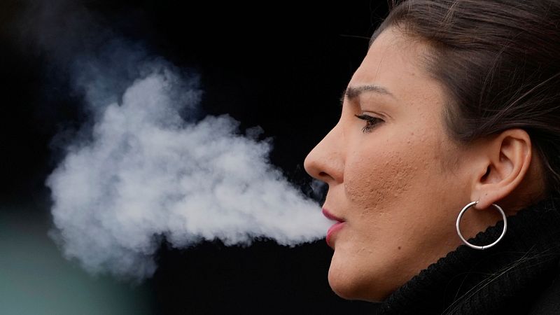 Mayor gasto que recaudacin: el coste del tabaquismo impulsa la prohibicin en Reino Unido y Espaa mira de reojo