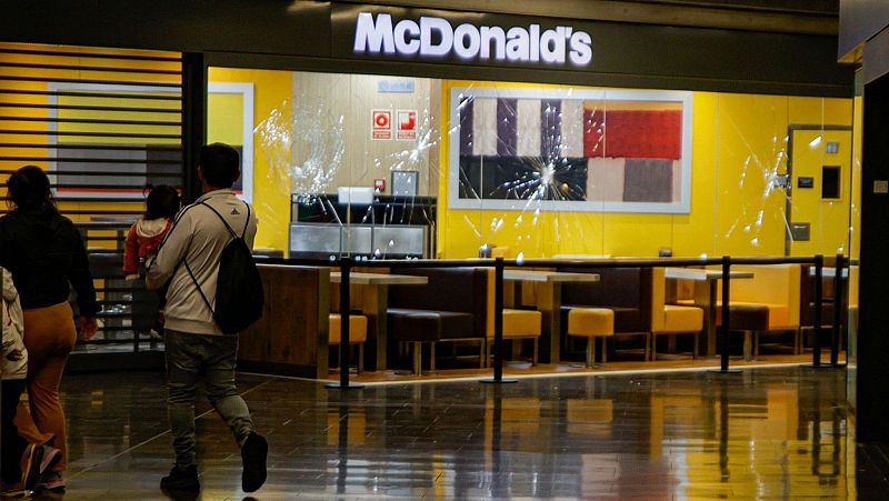 El juez investiga como terrorismo el ataque con hacha en un McDonald's de Badalona