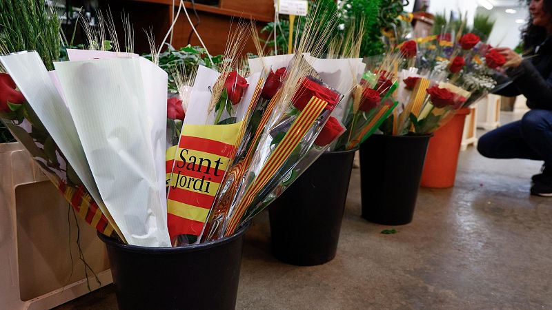 Els floristes de Catalunya exigeixen una regularització de les parades de roses per Sant Jordi