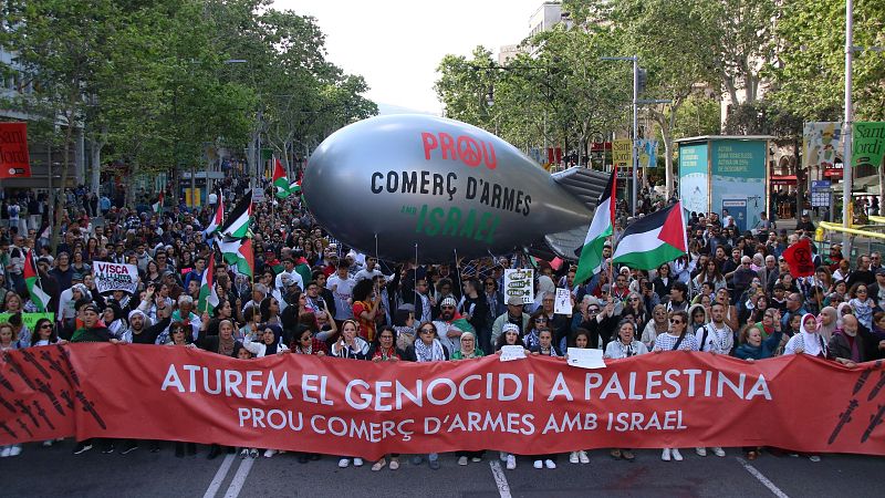 Milers de persones surten al carrer a Barcelona contra el "genocidi" a Palestina