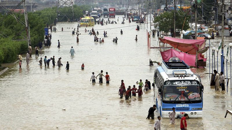 Las inundaciones en la ciudad paquistaní de Karachi dejan al menos 15 muertos