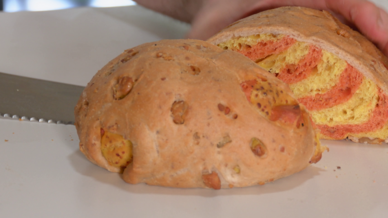 Receta de pan de Sant Jordi: con queso, sobrasada y nueces