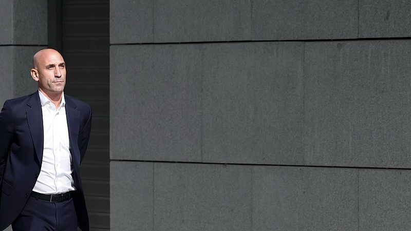 La Audiencia Nacional ve indicios para juzgar a Luis Rubiales por el beso a Jenni Hermoso