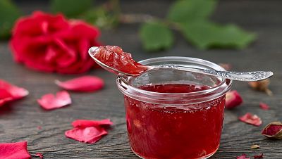 Te han regalado rosas por Sant Jordi? Haz una deliciosa mermelada con ellas!