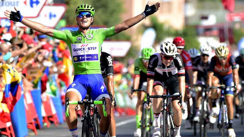 Trentin hace 'hat-trick' en la Vuelta, el quinto triunfo para su equipo