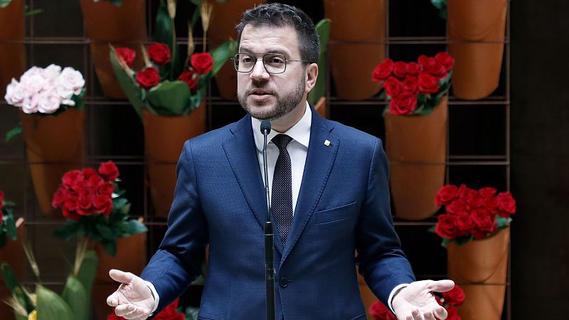 La defensa del català centra la precampanya del 12M per Sant Jordi