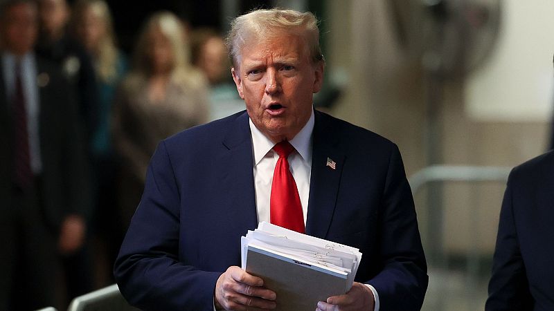 El exeditor de un tabloide de EE.UU. testifica que censuró noticias que podrían haber perjudicado a Trump en 2016