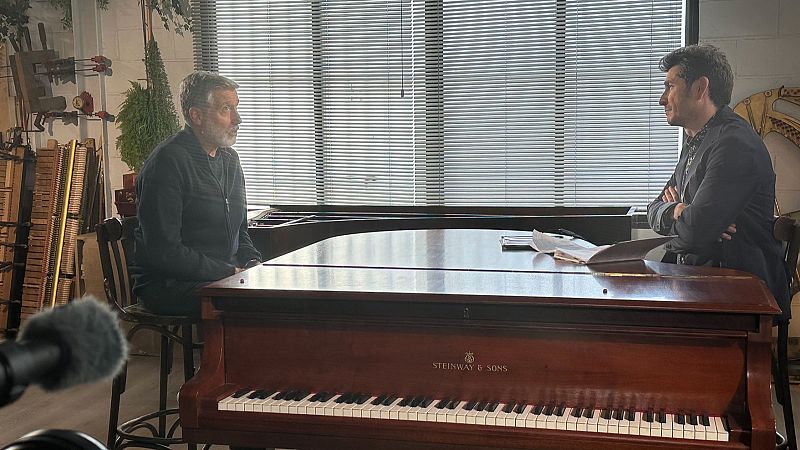 'La matemática del espejo' recibe al polifacético Emilio Aragón