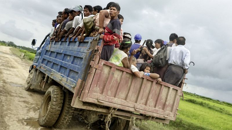 Birmania acusa a los musulmanes insurgentes de quemar más de 2.000 viviendas de los rohinyás