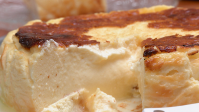 Receta de tarta de queso al horno cremosa y con 5 ingredientes