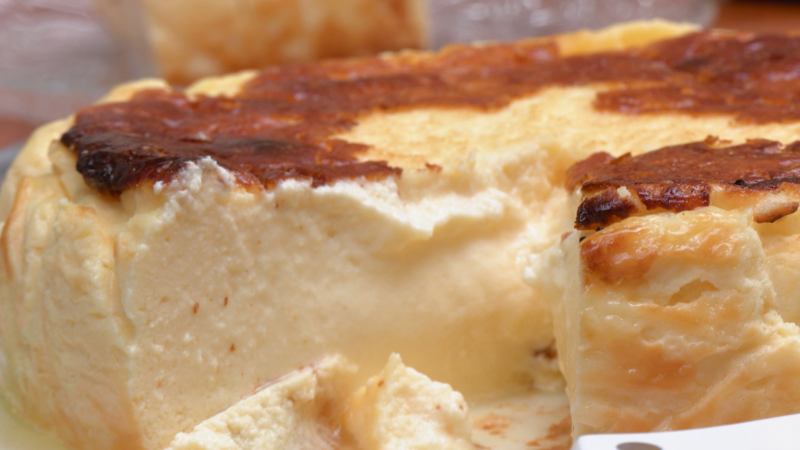 Receta de tarta de queso al horno extracremosa: ¡lista en minutos!