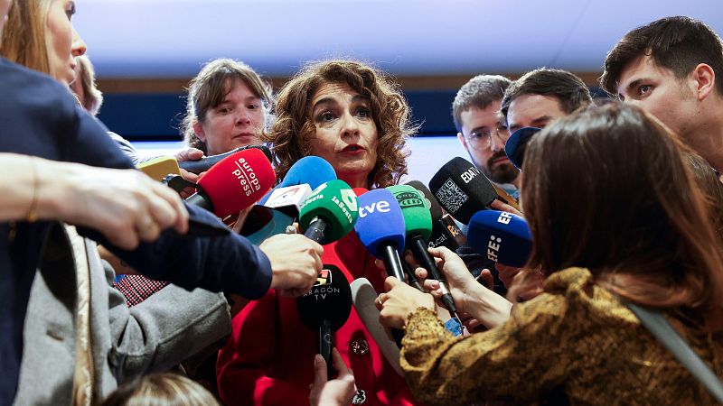 El PSOE cierra filas y pide a Sánchez que continúe: "Se han traspasado todos los límites"