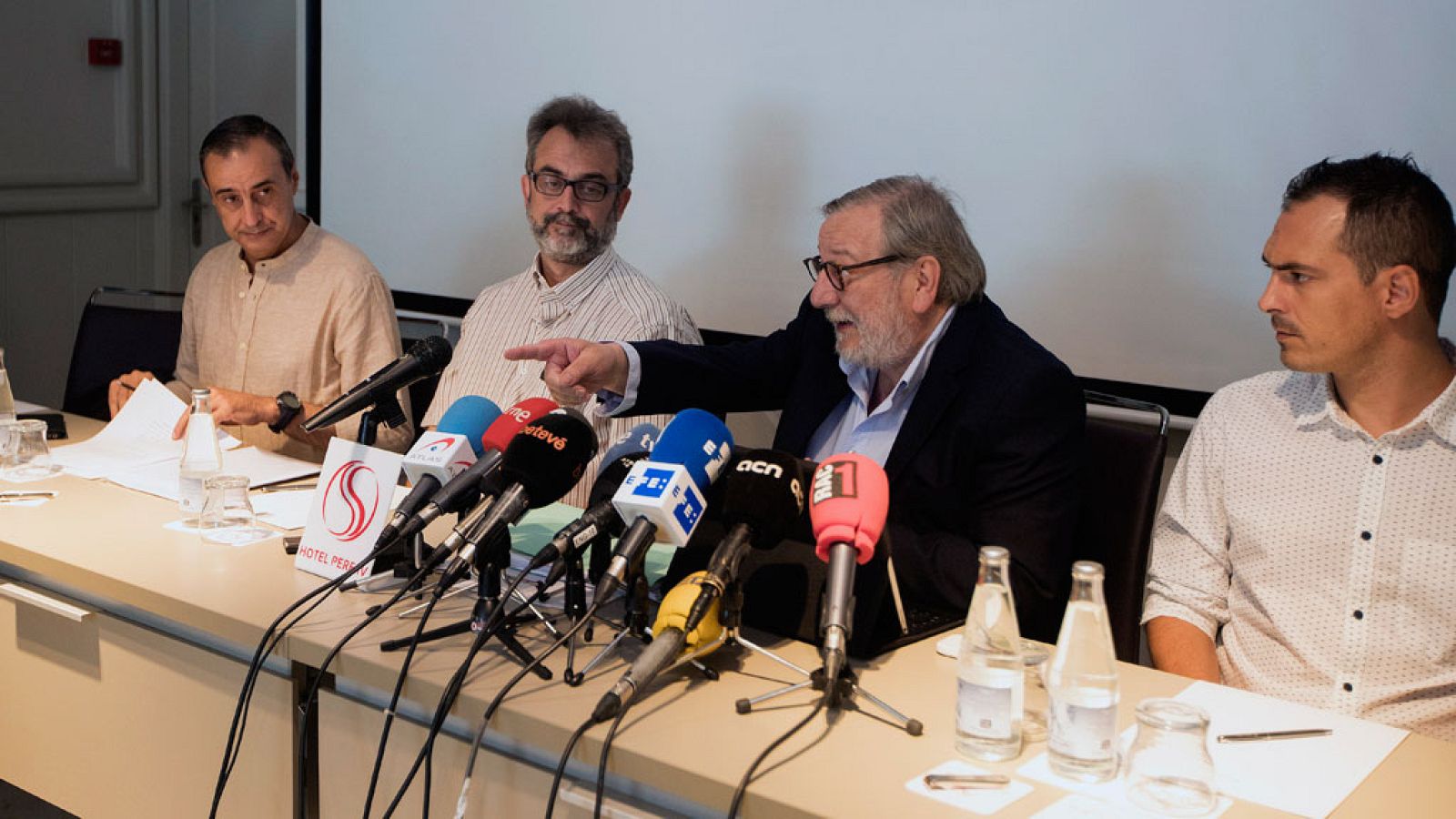 Los trabajadores de Eulen ven el laudo "inconstitucional" y votarán el lunes si mantienen la huelga