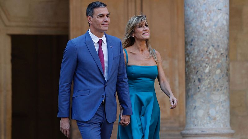 El presidente del Gobierno en funciones, Pedro Snchez, junto a su mujer, Begoa Gmez