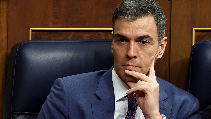 PSOE y Gobierno se vuelcan para que Sánchez siga y piden una reflexión colectiva: "¿Qué democracia queremos?"