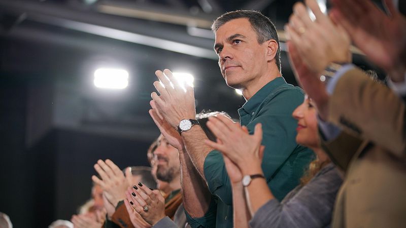El PSOE arropa a Sánchez con la esperanza de que continúe pero evitan "especular": "Está abatido"