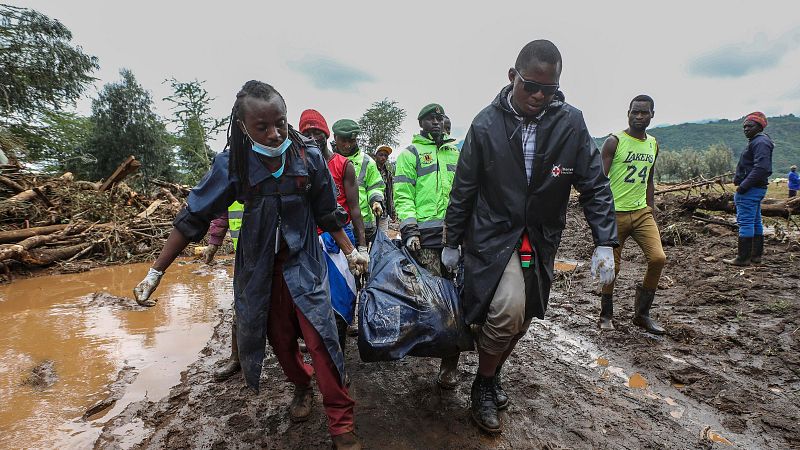 Ascienden a 71 los muertos tras desbordarse un río por las fuertes lluvias en Kenia