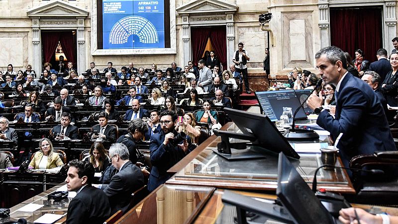 El Congreso argentino aprueba la ley �mnibus que busca desregular la econom�a y reducir el gasto p�blico