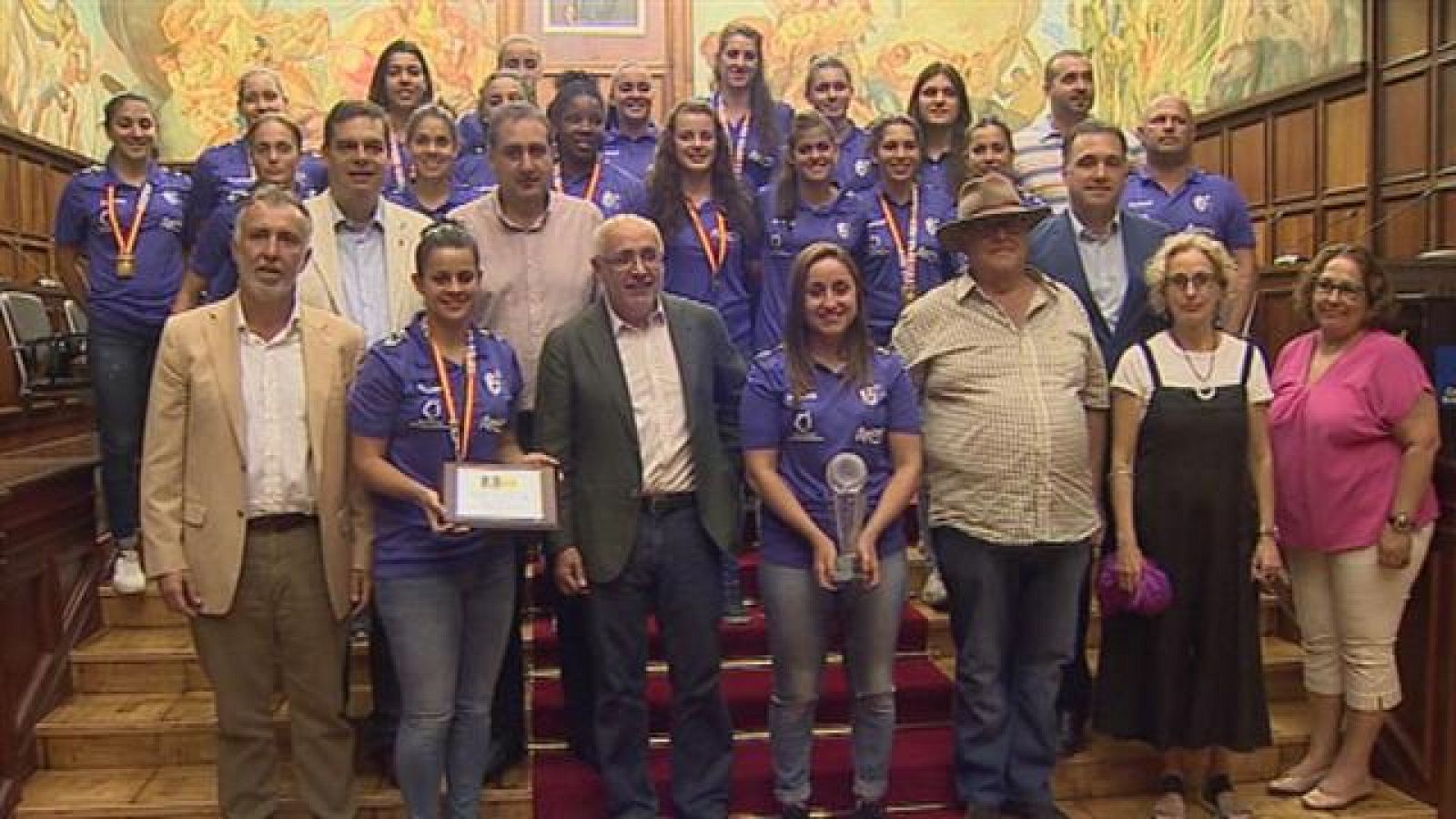 Las Supercampeonas de balonmano ya están en la isla