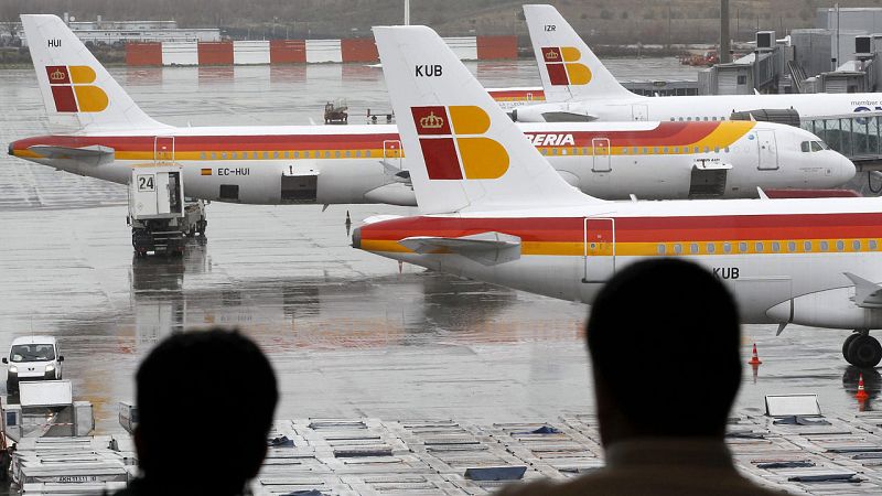 Iberia y los sindicatos firman el nuevo ERE voluntario para un máximo de 955 trabajadores