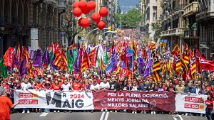 Unes 10.000 protagonitzen la manifestaci a la Via Laietana de Barcelona pel primer de maig